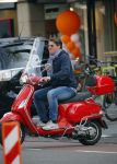 Amsterdam 24 april 2015
Martijn Krabbe op vespa scooter boodschappen doen.
