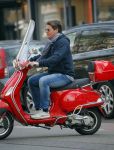 Amsterdam 24 april 2015
Martijn Krabbe op vespa scooter boodschappen doen.
