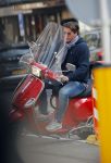 Amsterdam 24 april 2015
Martijn Krabbe op vespa scooter boodschappen doen.