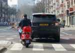Amsterdam 24 april 2015
Martijn Krabbe op vespa scooter boodschappen doen.
