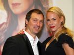 Amsterdam 20 april 2015 
Premiere de ontsnapping in het nieuwe de la mar met in de hoofdrollen Isa Hoes en Edwin Jonker. Heleen v Royen heeft het boek geschreven. Nicolette Kluiver met man en tatoo