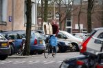 Amsterdam 17 april 2015  
Peter Blok met lege dozen op de fiets