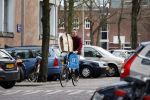 Amsterdam 17 april 2015  
Peter Blok met lege dozen op de fiets