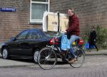 Amsterdam 17 april 2015  
Peter Blok met lege dozen op de fiets