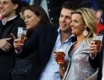 Eindhoven 18 april 2015
PSV_ Heerneveen 4-1 . Psv kampioen. Pieter v d Hoogenband en zijn nieuwe vriendin Marie JosÃ© Crooijmans verliefd op de tribune.
