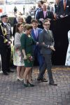 Dordrecht, 27 April 2015
Koningsdag 2015 met Koningin Willem-Alexander, Koningin Maxima, Prinses Amalia, Prinses Alexia em Prinses Ariane, Prins Constatijn, Prinses Laurentien, Prins Maurits, Prinses Marilene, Prinses Annette, Prins Bernhard Jr., Prins Pieter Christiaan en Prinses Anita