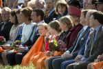 Dordrecht, 27 April 2015
Koningsdag 2015 met Koningin Willem-Alexander, Koningin Maxima, Prinses Amalia, Prinses Alexia em Prinses Ariane, Prins Constatijn, Prinses Laurentien, Prins Maurits, Prinses Marilene, Prinses Annette, Prins Bernhard Jr., Prins Pieter Christiaan en Prinses Anita