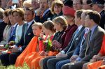 Dordrecht, 27 April 2015
Koningsdag 2015 met Koningin Willem-Alexander, Koningin Maxima, Prinses Amalia, Prinses Alexia em Prinses Ariane, Prins Constatijn, Prinses Laurentien, Prins Maurits, Prinses Marilene, Prinses Annette, Prins Bernhard Jr., Prins Pieter Christiaan en Prinses Anita