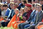 Dordrecht, 27 April 2015
Koningsdag 2015 met Koningin Willem-Alexander, Koningin Maxima, Prinses Amalia, Prinses Alexia em Prinses Ariane, Prins Constatijn, Prinses Laurentien, Prins Maurits, Prinses Marilene, Prinses Annette, Prins Bernhard Jr., Prins Pieter Christiaan en Prinses Anita