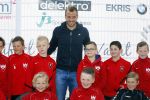 Beverwijk 27 april 2015
Rafael v d Vaart organiseert een voetbaltournooi bij vv Kennemers. Zijn vader Ramon en moeder Lolita werken ook mee. Sabia Engizek komt natuurlijk kijken en verricht de aftrap.