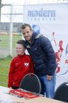 Beverwijk 27 april 2015
Rafael v d Vaart organiseert een voetbaltournooi bij vv Kennemers. Zijn vader Ramon en moeder Lolita werken ook mee. Sabia Engizek komt natuurlijk kijken en verricht de aftrap.