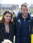 Beverwijk 27 april 2015
Rafael v d Vaart organiseert een voetbaltournooi bij vv Kennemers. Zijn vader Ramon en moeder Lolita werken ook mee. Sabia Engizek komt natuurlijk kijken en verricht de aftrap.
