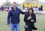 Beverwijk 27 april 2015
Rafael v d Vaart organiseert een voetbaltournooi bij vv Kennemers. Zijn vader Ramon en moeder Lolita werken ook mee. Sabia Engizek komt natuurlijk kijken en verricht de aftrap.
