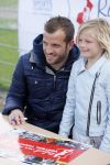 Beverwijk 27 april 2015
Rafael v d Vaart organiseert een voetbaltournooi bij vv Kennemers. Zijn vader Ramon en moeder Lolita werken ook mee. Sabia Engizek komt natuurlijk kijken en verricht de aftrap.