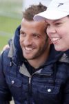 Beverwijk 27 april 2015
Rafael v d Vaart organiseert een voetbaltournooi bij vv Kennemers. Zijn vader Ramon en moeder Lolita werken ook mee. Sabia Engizek komt natuurlijk kijken en verricht de aftrap.