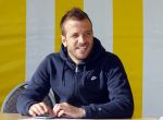 Beverwijk 27 april 2015
Rafael v d Vaart organiseert een voetbaltournooi bij vv Kennemers. Zijn vader Ramon en moeder Lolita werken ook mee. Sabia Engizek komt natuurlijk kijken en verricht de aftrap.