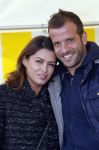 Beverwijk 27 april 2015
Rafael v d Vaart organiseert een voetbaltournooi bij vv Kennemers. Zijn vader Ramon en moeder Lolita werken ook mee. Sabia Engizek komt natuurlijk kijken en verricht de aftrap.