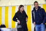 Beverwijk 27 april 2015
Rafael v d Vaart organiseert een voetbaltournooi bij vv Kennemers. Zijn vader Ramon en moeder Lolita werken ook mee. Sabia Engizek komt natuurlijk kijken en verricht de aftrap.