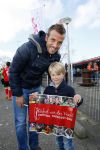 Beverwijk 27 april 2015
Rafael v d Vaart organiseert een voetbaltournooi bij vv Kennemers. Zijn vader Ramon en moeder Lolita werken ook mee. Sabia Engizek komt natuurlijk kijken en verricht de aftrap.