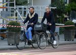 Amsterdam 28 april 2015
Rolf Snoeren (Viktor&Rolf) met zijn partner fietsend door amsterdam