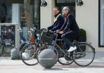 Amsterdam 28 april 2015
Rolf Snoeren (Viktor&Rolf) met zijn partner fietsend door amsterdam