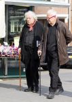 Amsterdam 24 april 2015
Rudi Fuchs met wandelstok in de beethovenstraat.