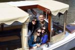 Ammsterdam 10 april 2015
Ruud Gullit en zijn vriendin Maggie Jiminez gaan varen op de grachten van amsterdam met zijn dochter Felicity en vrienden
