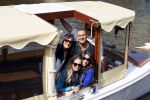 Ammsterdam 10 april 2015
Ruud Gullit en zijn vriendin Maggie Jiminez gaan varen op de grachten van amsterdam met zijn dochter Felicity en vrienden