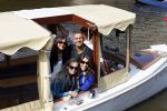 Ammsterdam 10 april 2015
Ruud Gullit en zijn vriendin Maggie Jiminez gaan varen op de grachten van amsterdam met zijn dochter Felicity en vrienden
