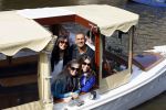 Ammsterdam 10 april 2015
Ruud Gullit en zijn vriendin Maggie Jiminez gaan varen op de grachten van amsterdam met zijn dochter Felicity en vrienden