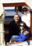 Ammsterdam 10 april 2015
Ruud Gullit en zijn vriendin Maggie Jiminez gaan varen op de grachten van amsterdam met zijn dochter Felicity en vrienden