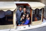 Ammsterdam 10 april 2015
Ruud Gullit en zijn vriendin Maggie Jiminez gaan varen op de grachten van amsterdam met zijn dochter Felicity en vrienden