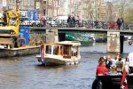 Ammsterdam 10 april 2015
Ruud Gullit en zijn vriendin Maggie Jiminez gaan varen op de grachten van amsterdam met zijn dochter Felicity en vrienden