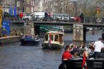 Ammsterdam 10 april 2015
Ruud Gullit en zijn vriendin Maggie Jiminez gaan varen op de grachten van amsterdam met zijn dochter Felicity en vrienden