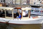 Ammsterdam 10 april 2015
Ruud Gullit en zijn vriendin Maggie Jiminez gaan varen op de grachten van amsterdam met zijn dochter Felicity en vrienden