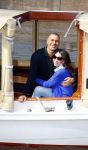 Ammsterdam 10 april 2015
Ruud Gullit en zijn vriendin Maggie Jiminez gaan varen op de grachten van amsterdam met zijn dochter Felicity en vrienden