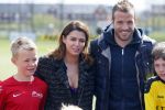 Beverwijk 27 april 2015
Rafael v d Vaart organiseert een voetbaltournooi bij vv Kennemers. Zijn vader Ramon en moeder Lolita werken ook mee. Sabia Engizek komt natuurlijk kijken en verricht de aftrap.