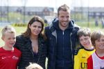Beverwijk 27 april 2015
Rafael v d Vaart organiseert een voetbaltournooi bij vv Kennemers. Zijn vader Ramon en moeder Lolita werken ook mee. Sabia Engizek komt natuurlijk kijken en verricht de aftrap.