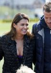 Beverwijk 27 april 2015
Rafael v d Vaart organiseert een voetbaltournooi bij vv Kennemers. Zijn vader Ramon en moeder Lolita werken ook mee. Sabia Engizek komt natuurlijk kijken en verricht de aftrap.