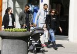 Amsterdam 14 april 2015
Sunnery James en zijn moeder met vrienden achter de kinderwagen op de cornelis schuytstraat