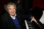 Amsterdam 11 april 2015  
Presentatie boek en 70e verjaardag van Joop Braakhekke bij le Garage. Zijn moeder van 104 jaar oud was aanwezig. Tonny Eijk