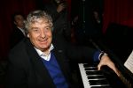 Amsterdam 11 april 2015  
Presentatie boek en 70e verjaardag van Joop Braakhekke bij le Garage. Zijn moeder van 104 jaar oud was aanwezig. Tonny Eijk