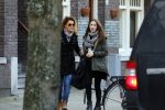 Amsterdam 4 april 2015  
Ruud de Wild haalt met zijn nieuwe vriendin ilse Knijn zijn dochter Toy Travis op bij haar moeder tatum Dagelet. Daarna gaat hij met zijn kinderen naar de stad