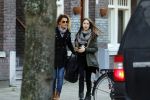Amsterdam 4 april 2015  
Ruud de Wild haalt met zijn nieuwe vriendin ilse Knijn zijn dochter Toy Travis op bij haar moeder tatum Dagelet. Daarna gaat hij met zijn kinderen naar de stad