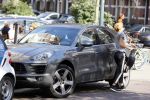 Amsterdam 21 april 2015
Wendy v Dijk met haar nieuwe porsche Macan op de cornelis schuytstraat