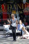 Amsterdam 21 april 2015
Wendy v Dijk met haar nieuwe porsche Macan op de cornelis schuytstraat