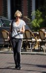 Amsterdam 21 april 2015
Wendy v Dijk met haar nieuwe porsche Macan op de cornelis schuytstraat
