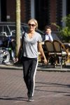 Amsterdam 21 april 2015
Wendy v Dijk met haar nieuwe porsche Macan op de cornelis schuytstraat