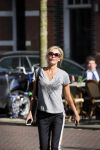 Amsterdam 21 april 2015
Wendy v Dijk met haar nieuwe porsche Macan op de cornelis schuytstraat