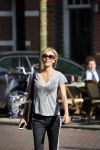 Amsterdam 21 april 2015
Wendy v Dijk met haar nieuwe porsche Macan op de cornelis schuytstraat